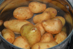 Polędwiczka wieprzowa pieczona z młodymi ziemniakami