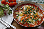 jajka sadzone w pomidorach