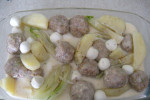 Zapiekane ziemniaki i koper włoski z kulkami mięsnymi i serowymi