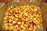 Pieczone młode ziemniaki z kalarepą i czerwona cebulą