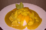 Kurczak w sosie curry z brzoskwiniami