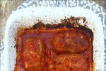 Roladki z mięsa mielonego nadziane boczkiem, papryką w sosie pomidorowym