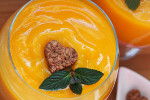 Fit przekąska: Smoothie mango - marakuja z jogurtem malinowym