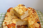 Ciasto kefirowe ze sliwkami i kruszonką