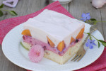 Ciasto biszkoptowo-jogurtowe z brzoskwiniami