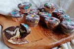 Muffinki dwukolorowe z kolorowymi drażetkami