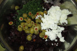 Buraczki z oliwkami, czosnkiem i białym serem