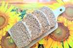 Chleb orkiszowo - żytni  z siemieniem, słonecznikiem i płatkami owsianymi