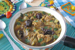Zupa z fasolki szparagowej, pora i rabarbary z suszoną śliwką i kluskami bułczanymi