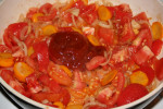 Żeberka duszone w sosie pomidorowo - śmietanowym