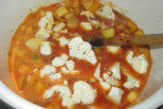 Zupa kalafiorowa na soku pomidorowym
