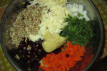 Sałatka buraczkowa z warzywami i żółtym serem i prażonym słonecznikiem
