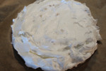 Tort bezowy z kajmakiem - Dacquoise (Dakłas)
