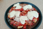 Filet z indyka w sosie pomidorowym z pieczarkami i serem mozzarella