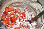 sernik truskawkowy z kruszonką na biszkoptach