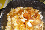 piersi kurczaka duszone w cebuli z czosnkiem na pikantnie