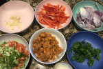 Kiełbasa, ryż i warzywa.. pełne danie z jednej patelni
