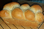 Pleciony chlebek pszenny z cukinią