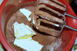 pyszny tort kakaowy z wiśniami