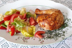 Kurczak kukurydziany z sałatą podany :)