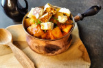 Curry z ziemniakami i serem paneer
