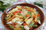 Warzywna zupa na lekkim bulionie z fileta drobiowego