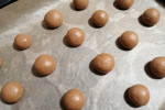 Pierniczki z marmoladką w środku z białą czekoladą