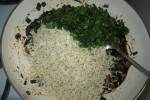 Brązowy ryż a la Pad Thai z jajkiem na twardo i oliwkami