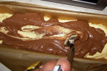 Łatwe ciasto ucierane z nutą kakao i truskawkami