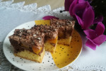 Ciasto dwukolorowe z brzoskwiniami i kremem