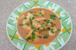Zupa pomidorowa na rosole z lanymi kluseczkami