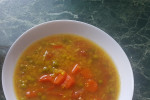 zupa z soczewicą i zielonym groszkiem