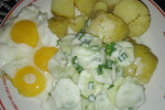 Jajka sadzone,ziemniaki i mizeria