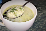 zupa z lanymi kluseczkami