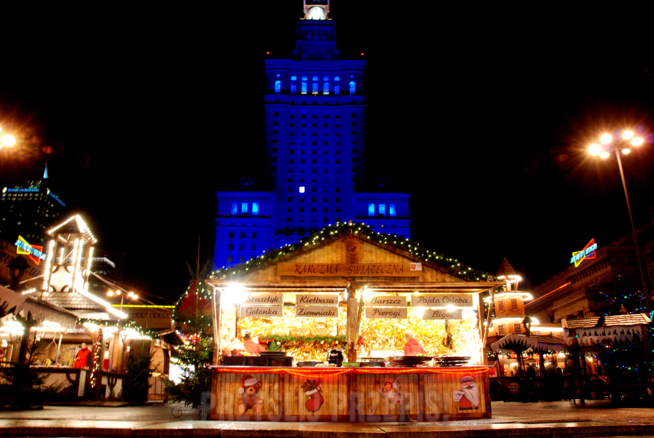 Jarmark bożonarodzeniowy na Placu Defilad w Warszawie