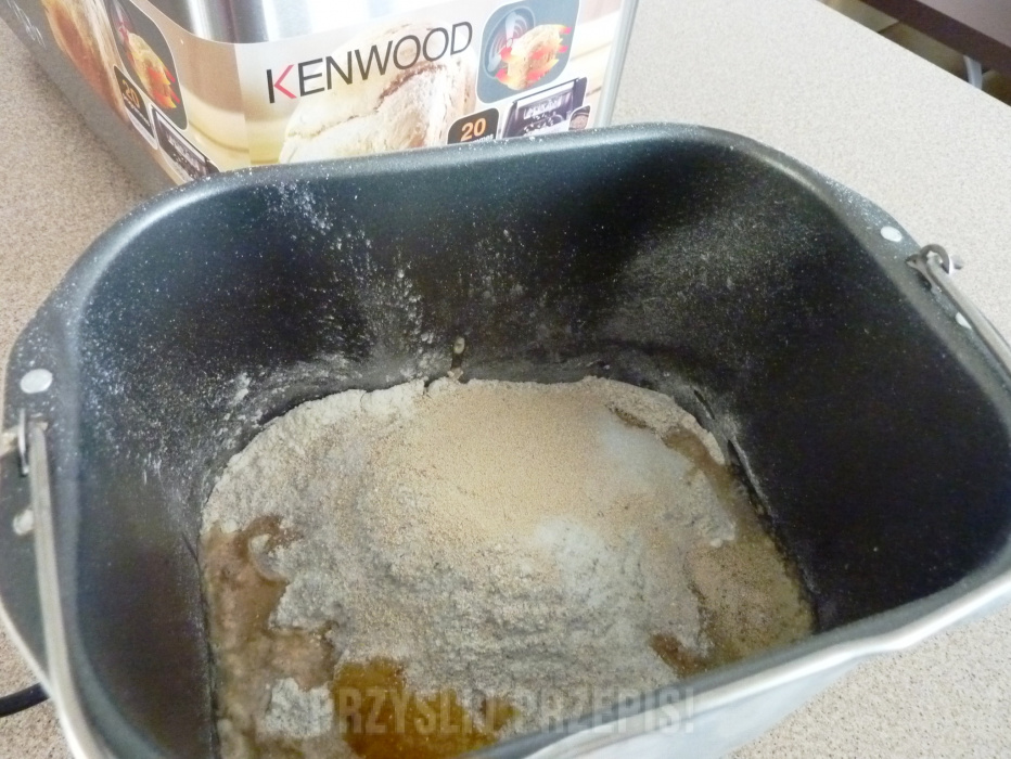 składniki na chleb razowy w BM450 Kenwood