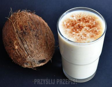 Bananowo kokosowy koktajl bezalkoholowy