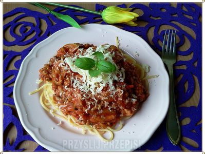 Spaghetti z cukinią i suszonymi pomidorami