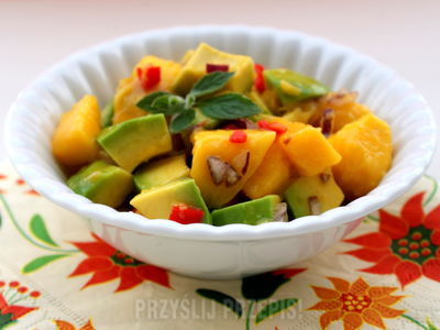 Letnia sałatka z mango i awokado