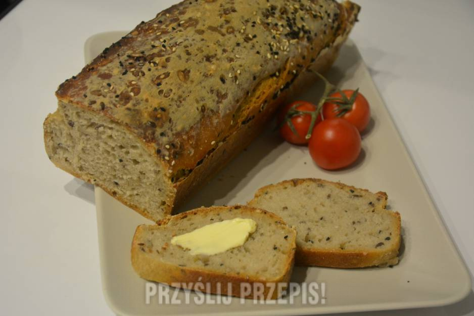 Chleb pszenno żytni na zakwasie bez drożdży.