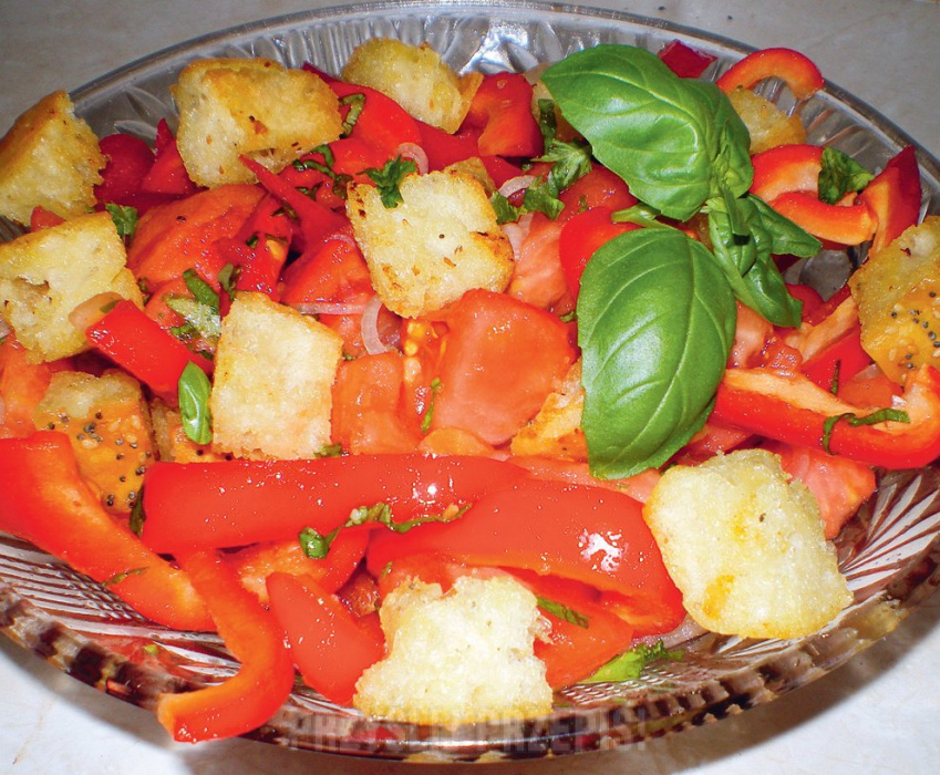 Włoska sałatka panzanella