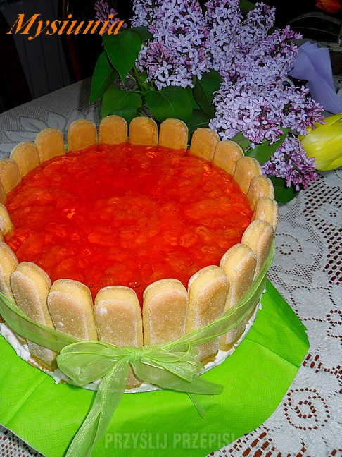 Tort serowy z brzoskwiniami na zimno