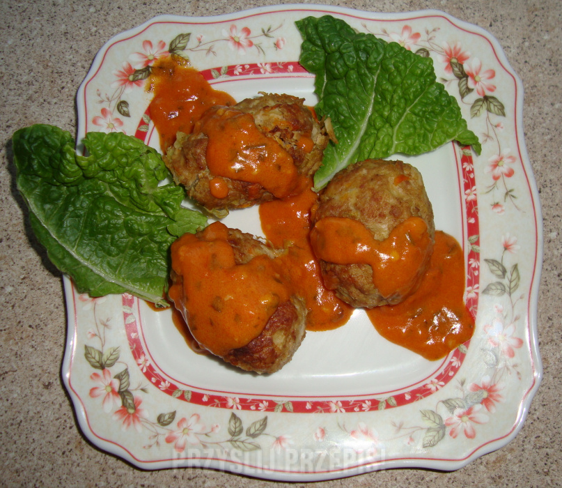 Gołąbki w sosie pomidorowo czosnkowym
