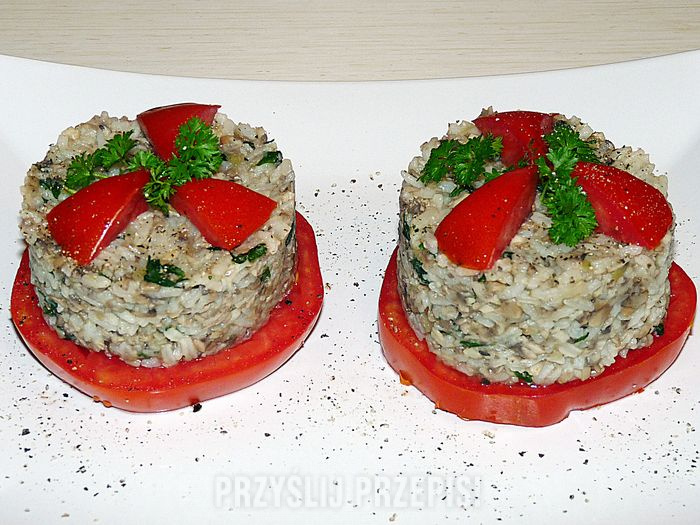 Torciki ryżowo-pieczarkowe na pomidorze