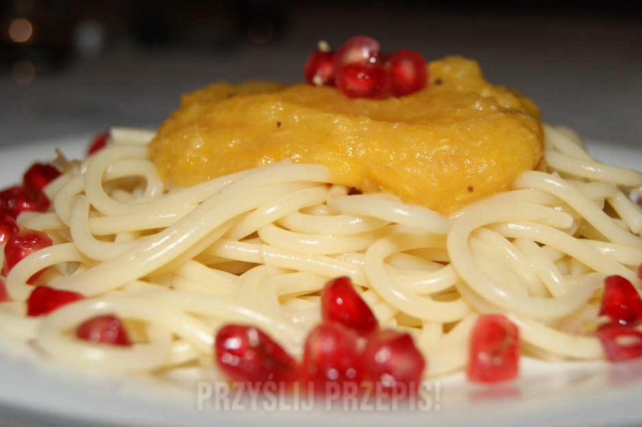Spaghetti z sosem mandarynkowym