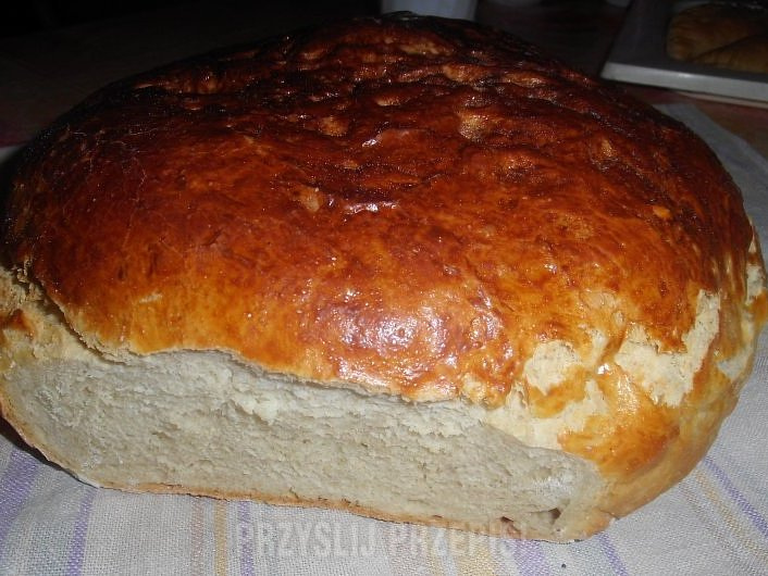 chlebek (mąka pół na pół przenna i żytnia)