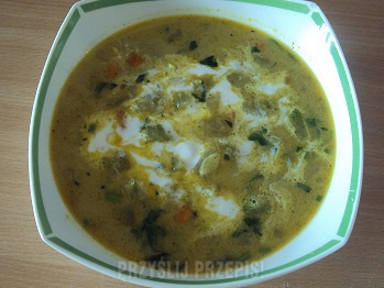 Zupa jarzynowa przyprawiona curry