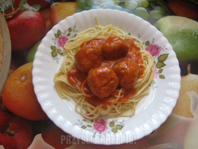 Spaghetti z pulpecikami.