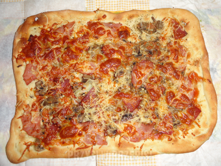 pizza na spodzie z kaszą manną