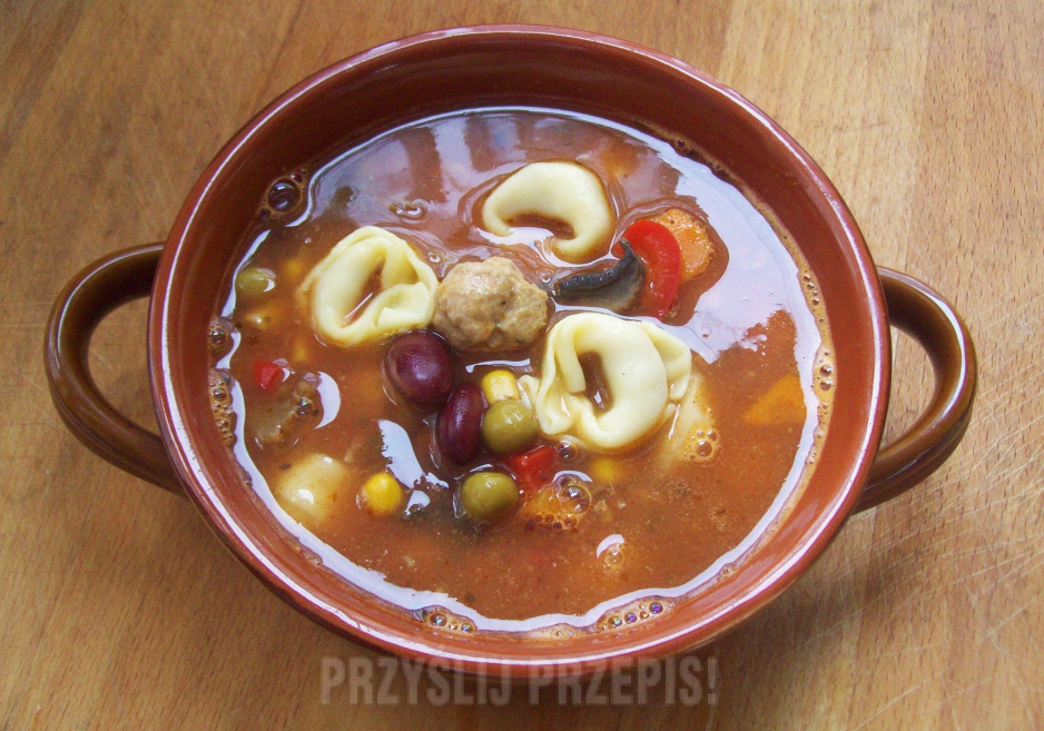 warzywna zupa z tortellini i pulpecikami